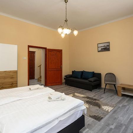 Illes Hotel Segedin Dış mekan fotoğraf
