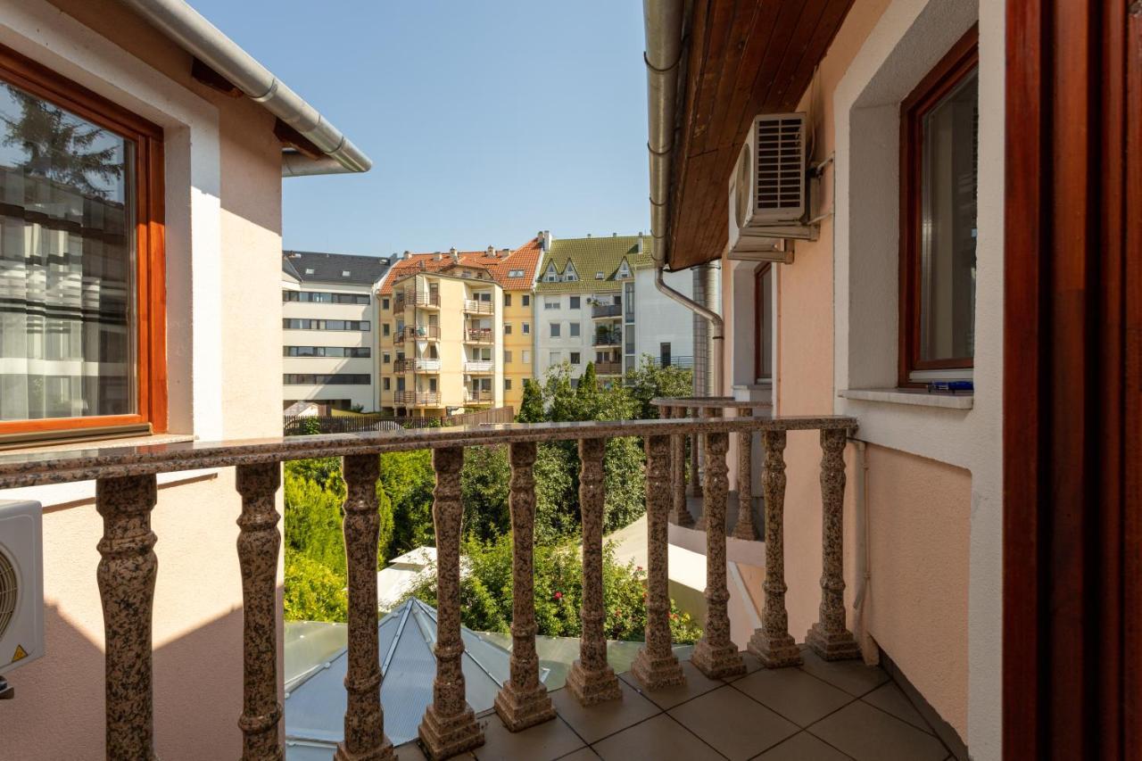 Illes Hotel Segedin Dış mekan fotoğraf