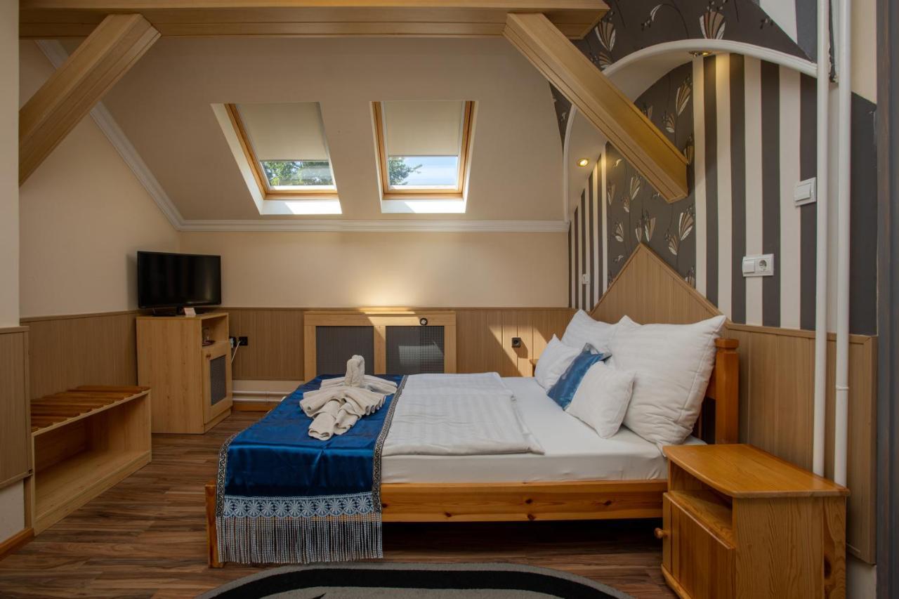 Illes Hotel Segedin Dış mekan fotoğraf
