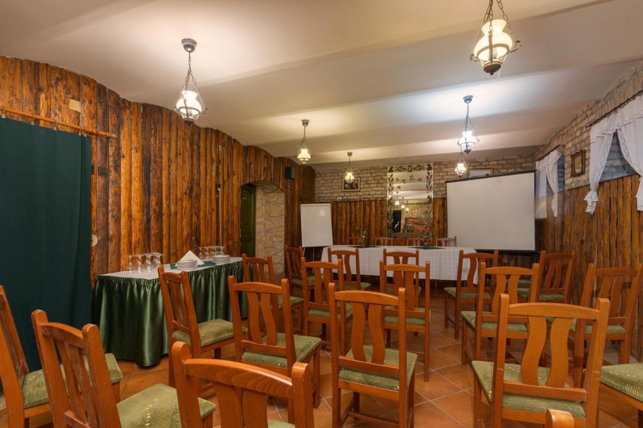 Illes Hotel Segedin Dış mekan fotoğraf