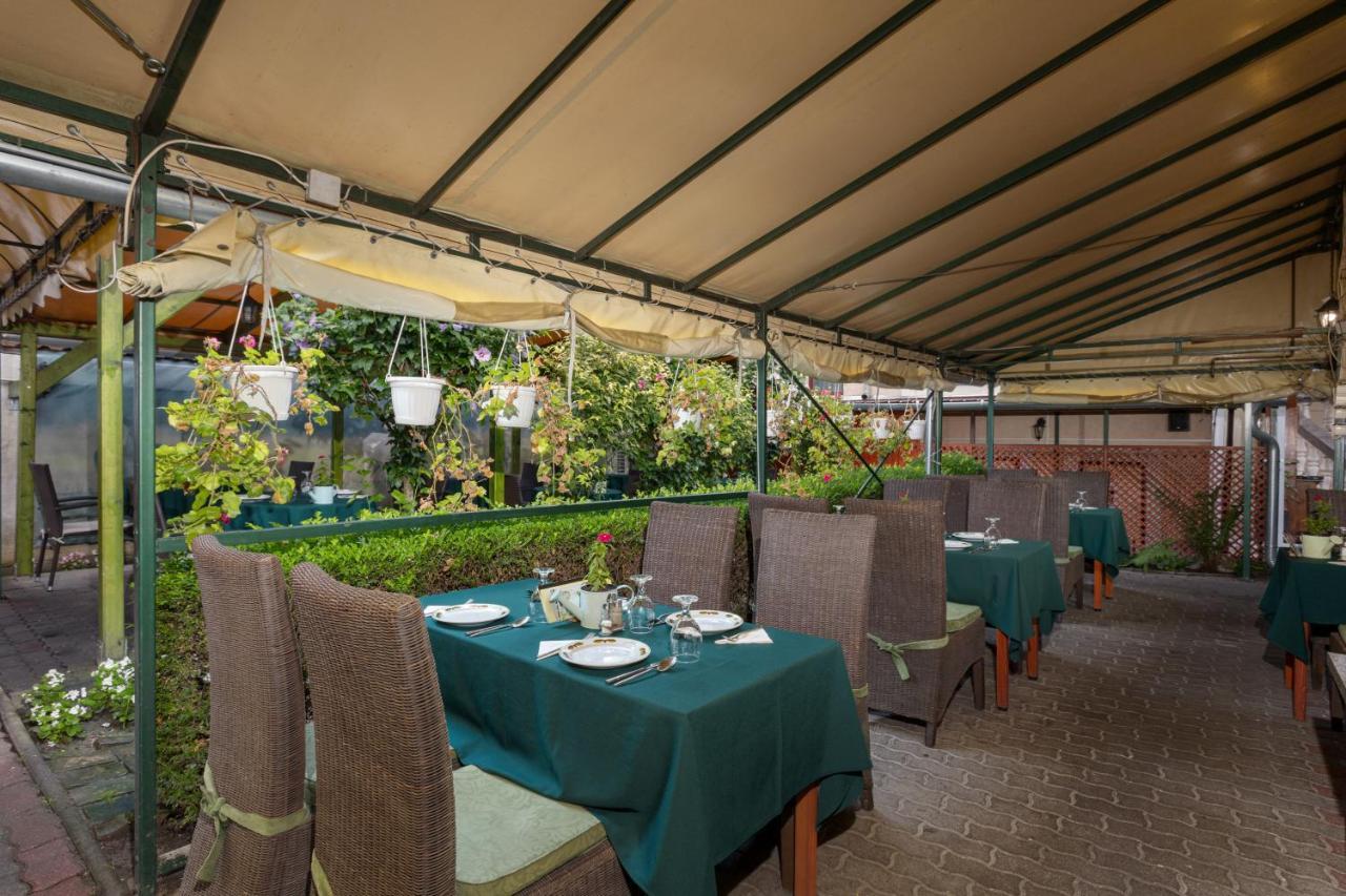 Illes Hotel Segedin Dış mekan fotoğraf