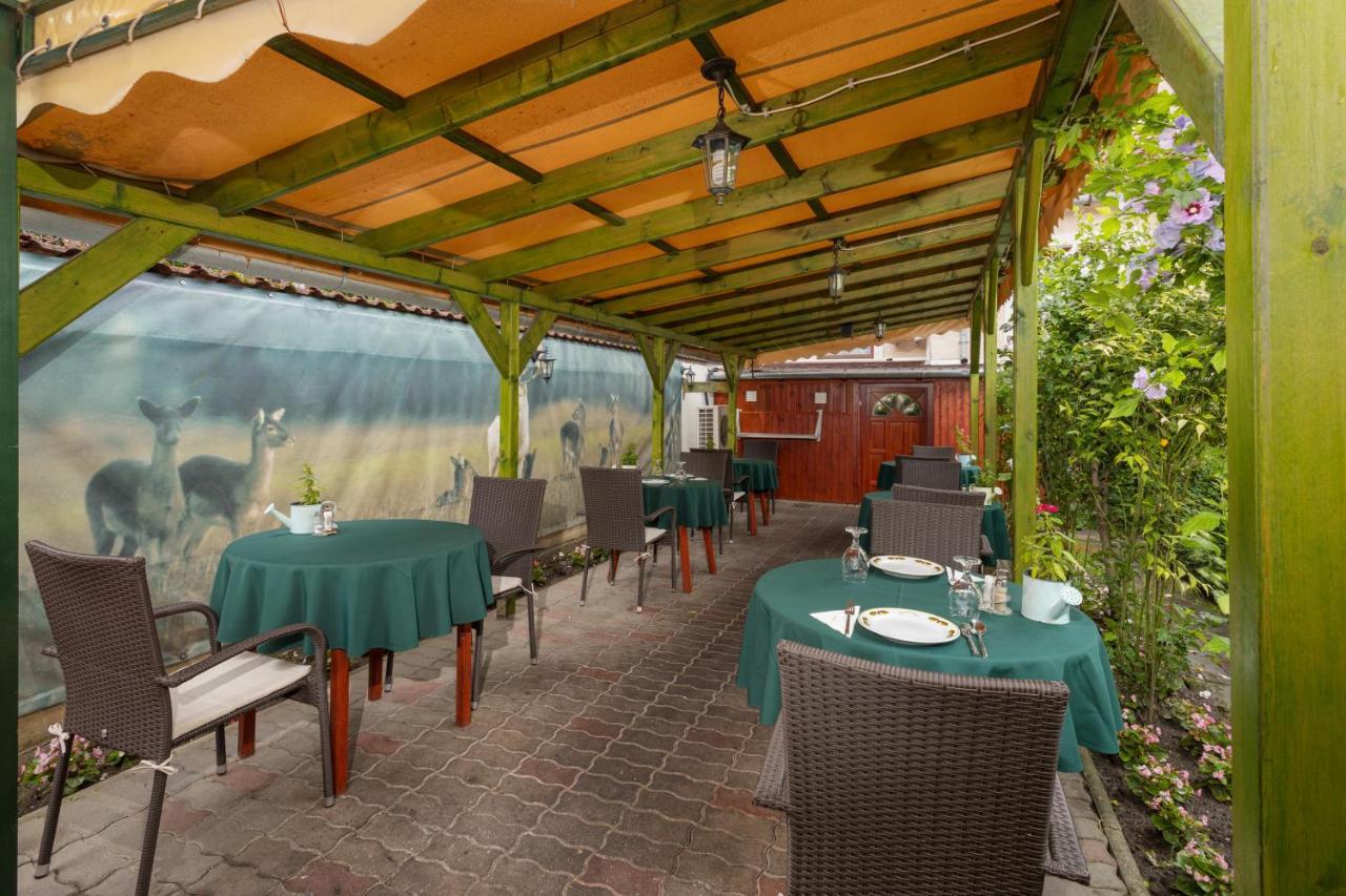 Illes Hotel Segedin Dış mekan fotoğraf