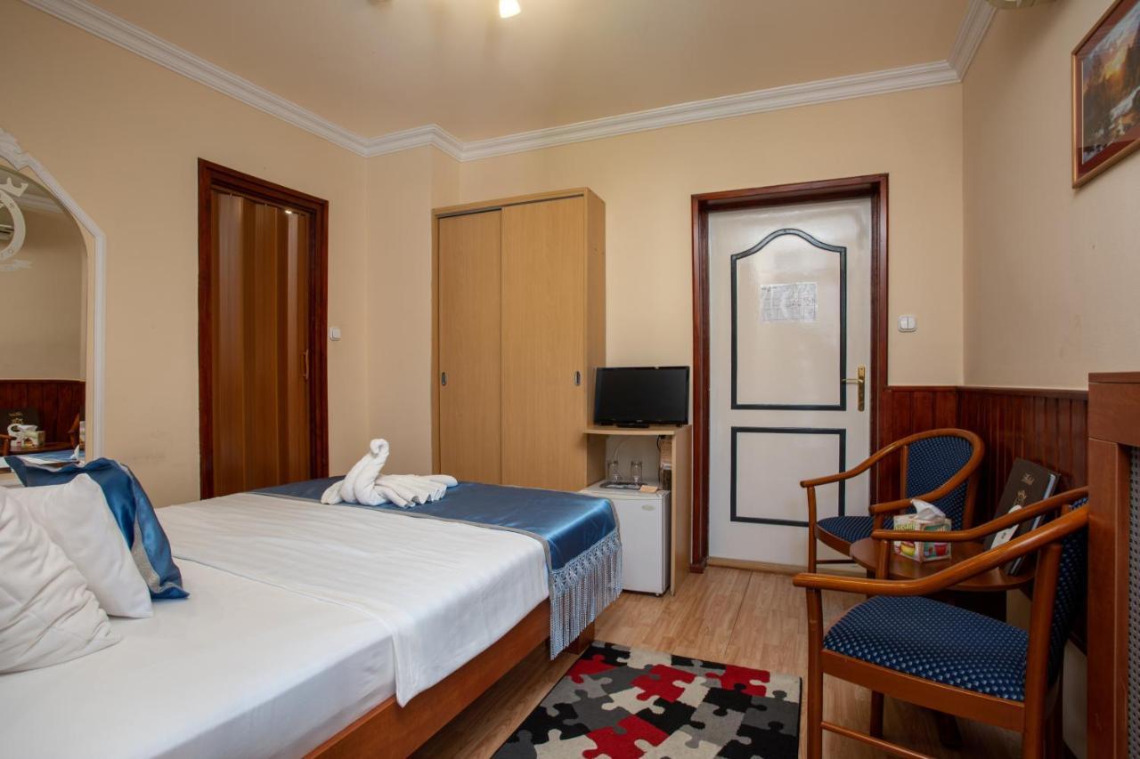 Illes Hotel Segedin Dış mekan fotoğraf