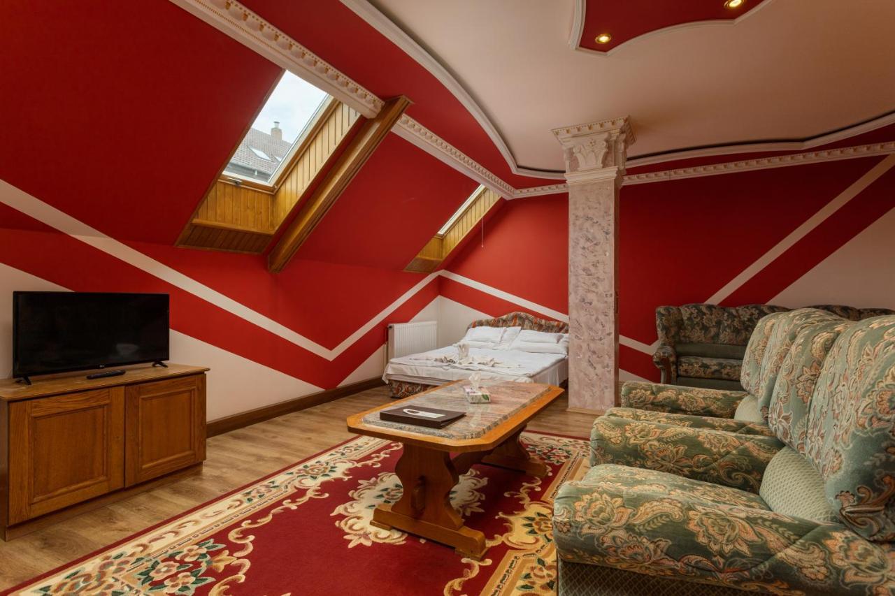 Illes Hotel Segedin Dış mekan fotoğraf