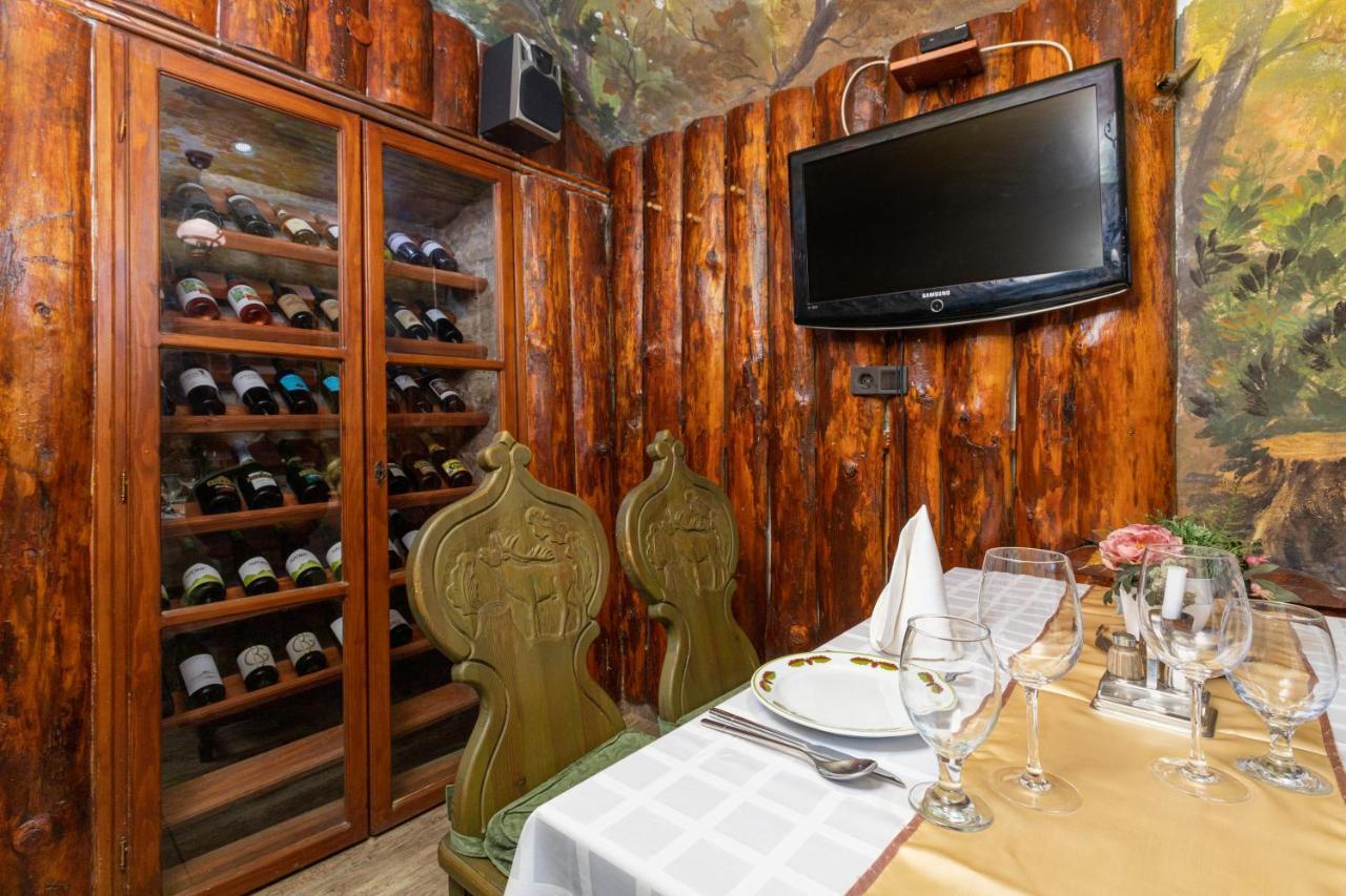 Illes Hotel Segedin Dış mekan fotoğraf