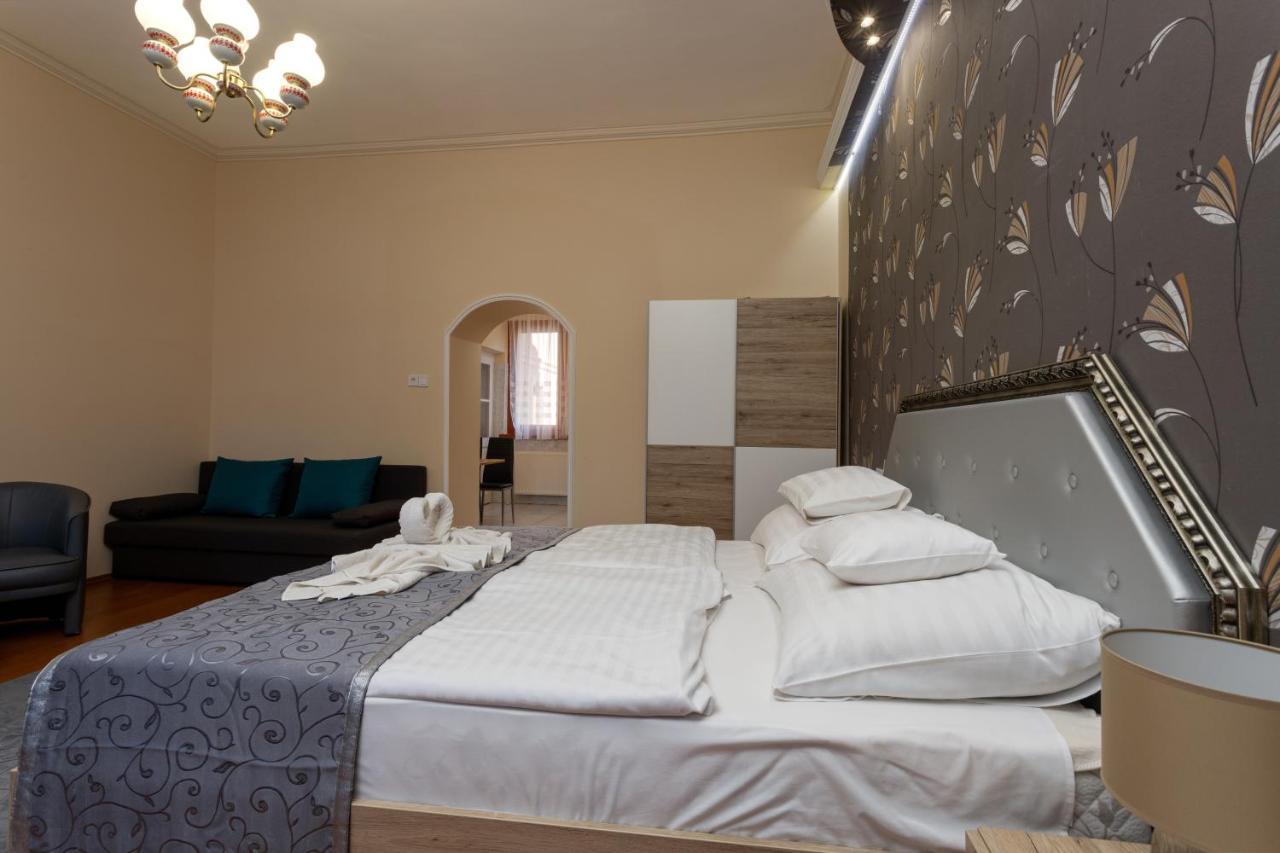 Illes Hotel Segedin Dış mekan fotoğraf