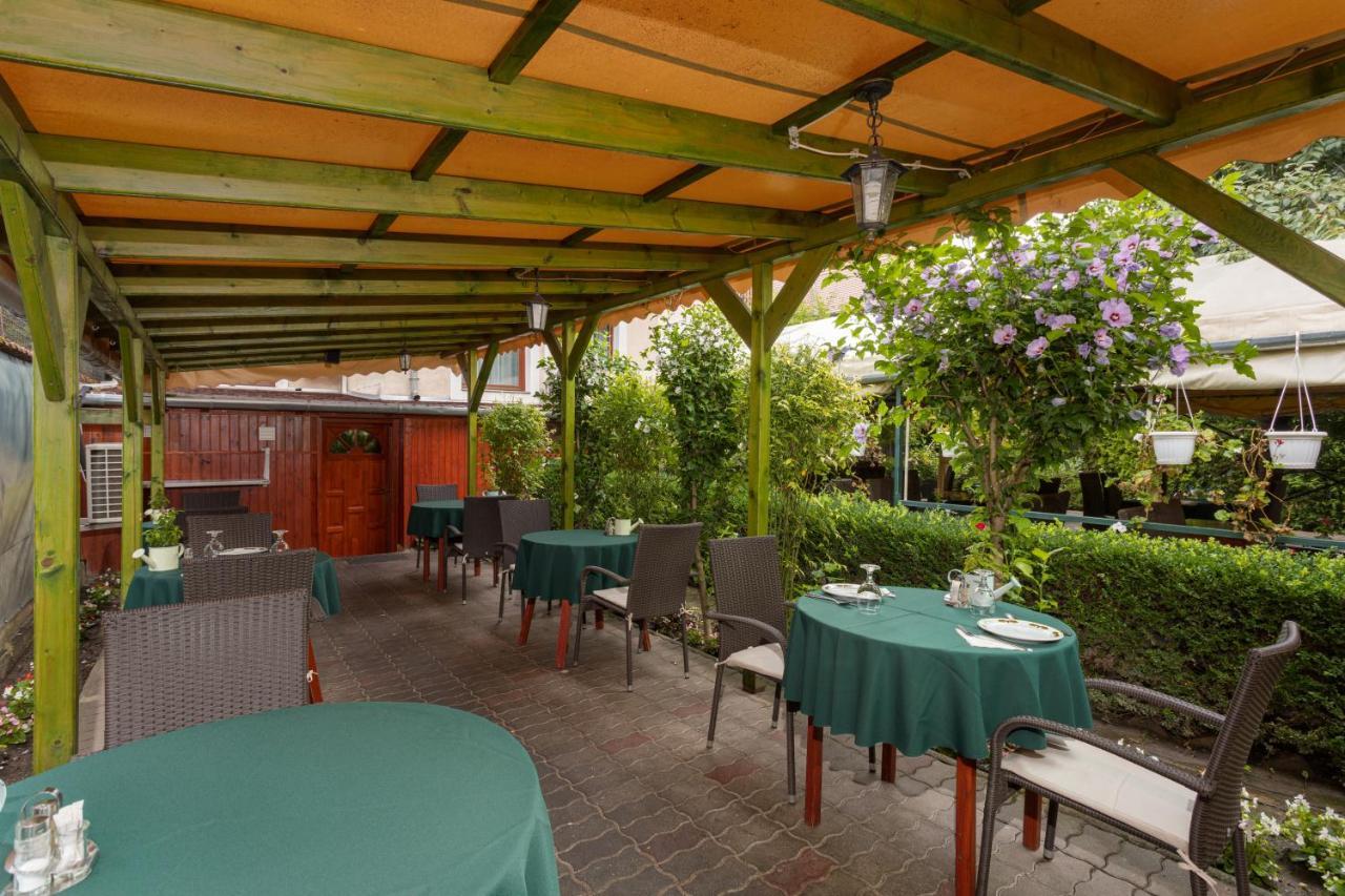 Illes Hotel Segedin Dış mekan fotoğraf