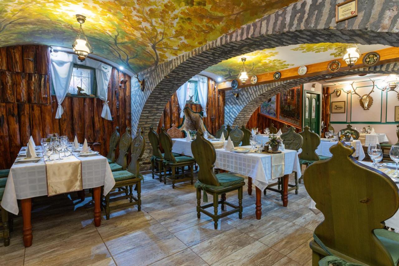 Illes Hotel Segedin Dış mekan fotoğraf