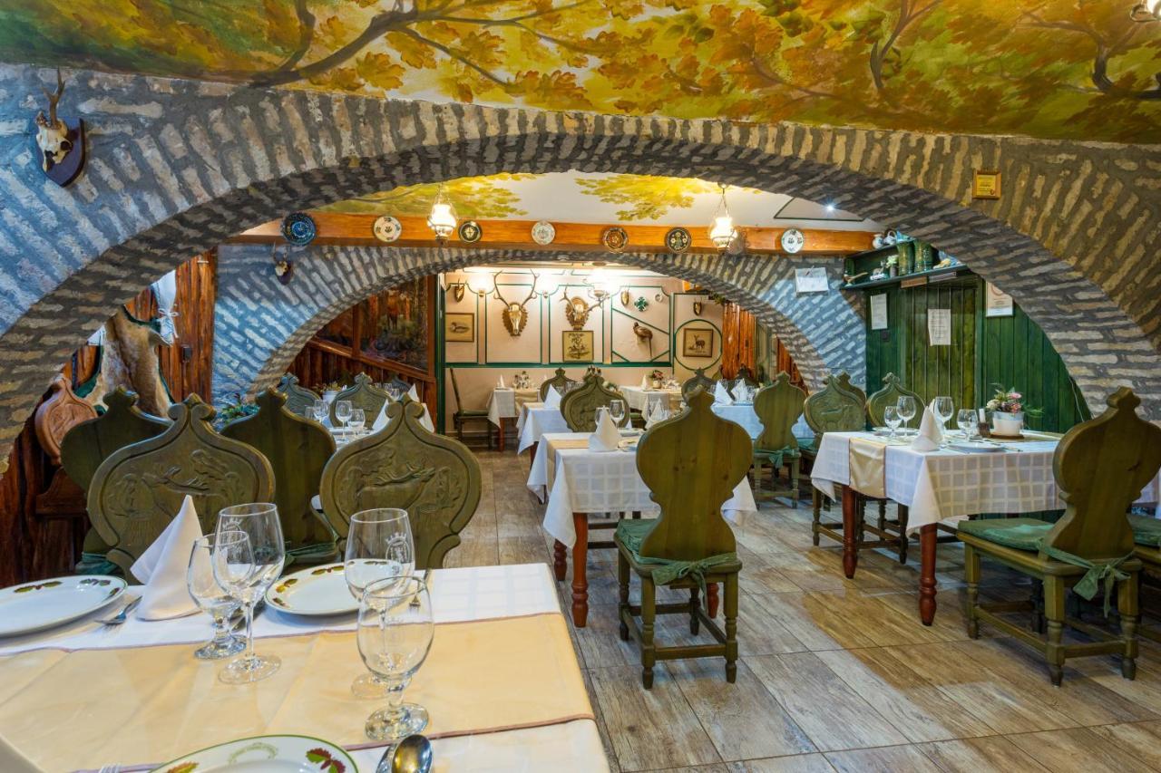 Illes Hotel Segedin Dış mekan fotoğraf