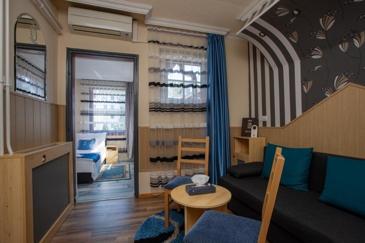 Illes Hotel Segedin Dış mekan fotoğraf