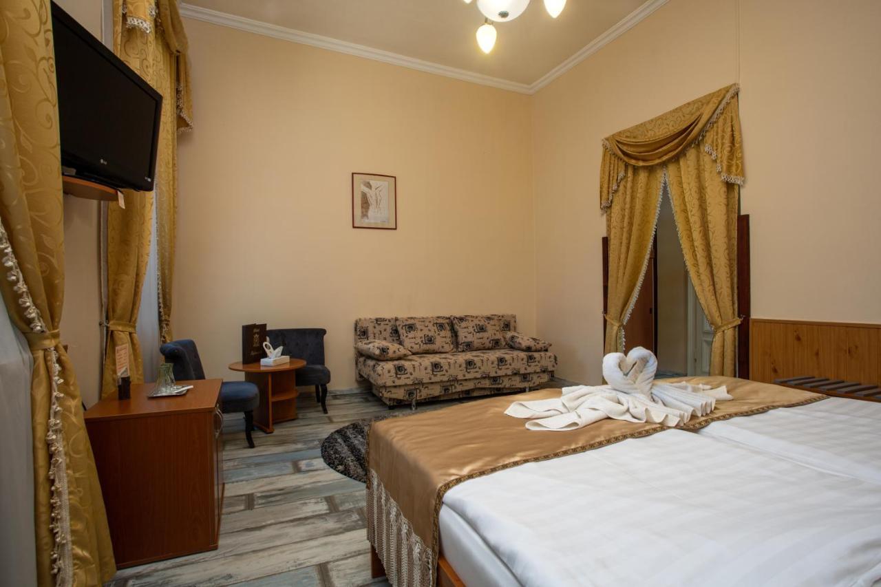 Illes Hotel Segedin Dış mekan fotoğraf