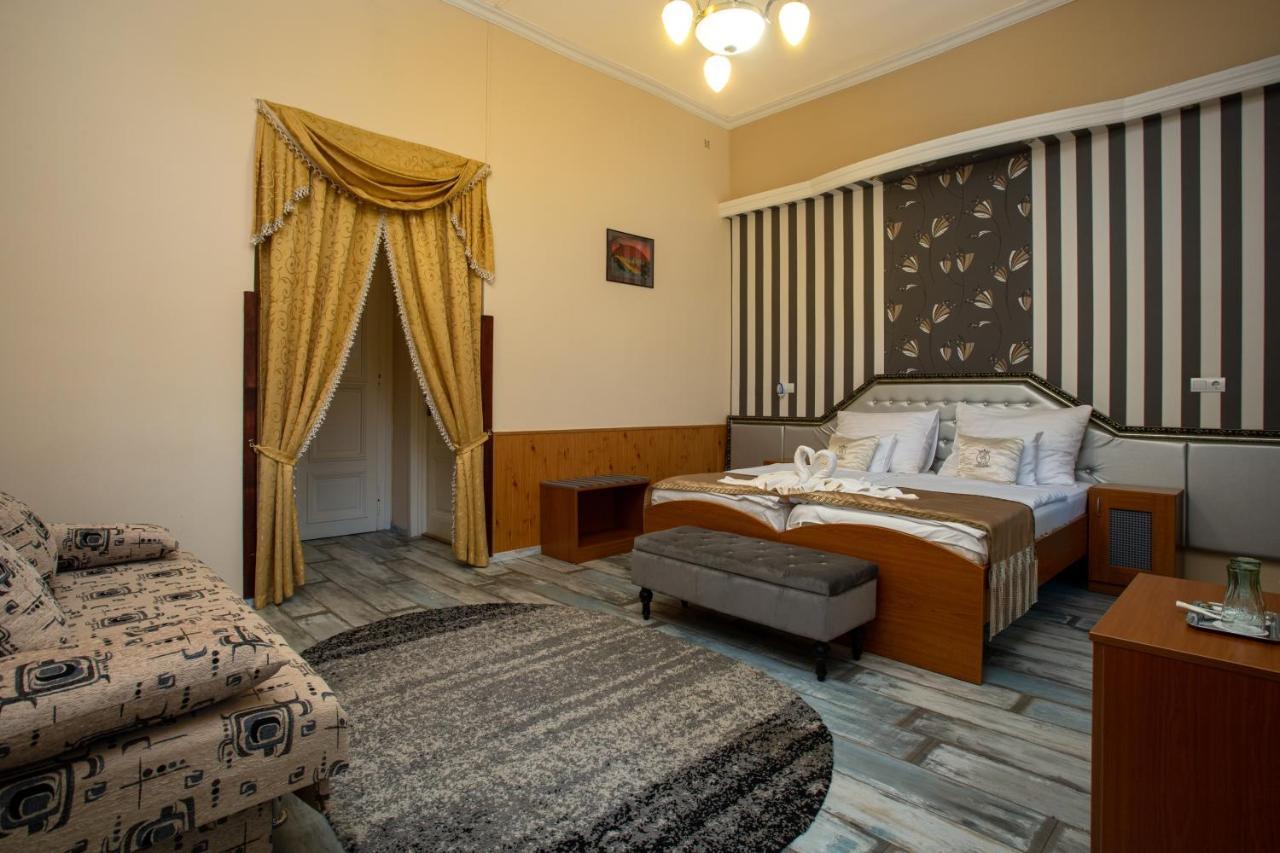 Illes Hotel Segedin Dış mekan fotoğraf