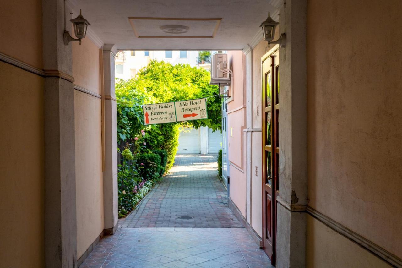 Illes Hotel Segedin Dış mekan fotoğraf