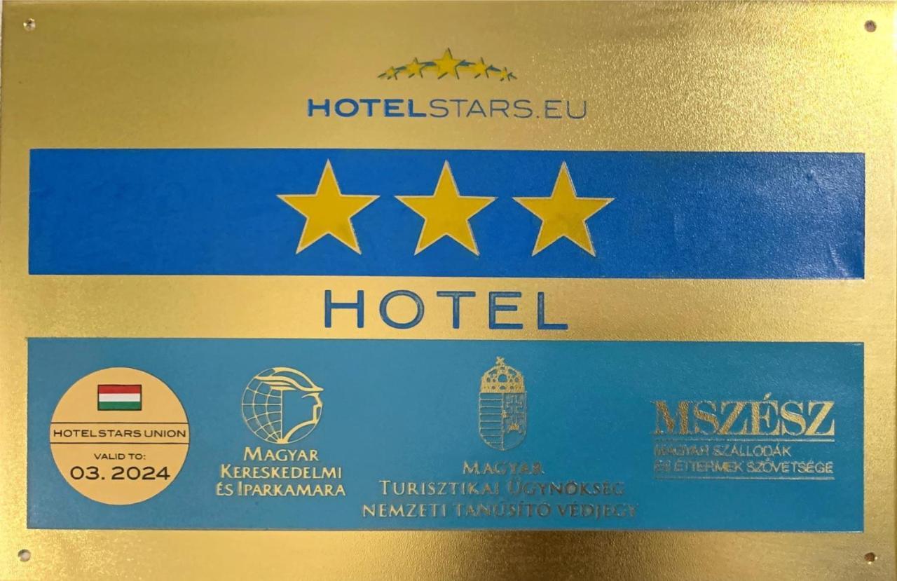 Illes Hotel Segedin Dış mekan fotoğraf