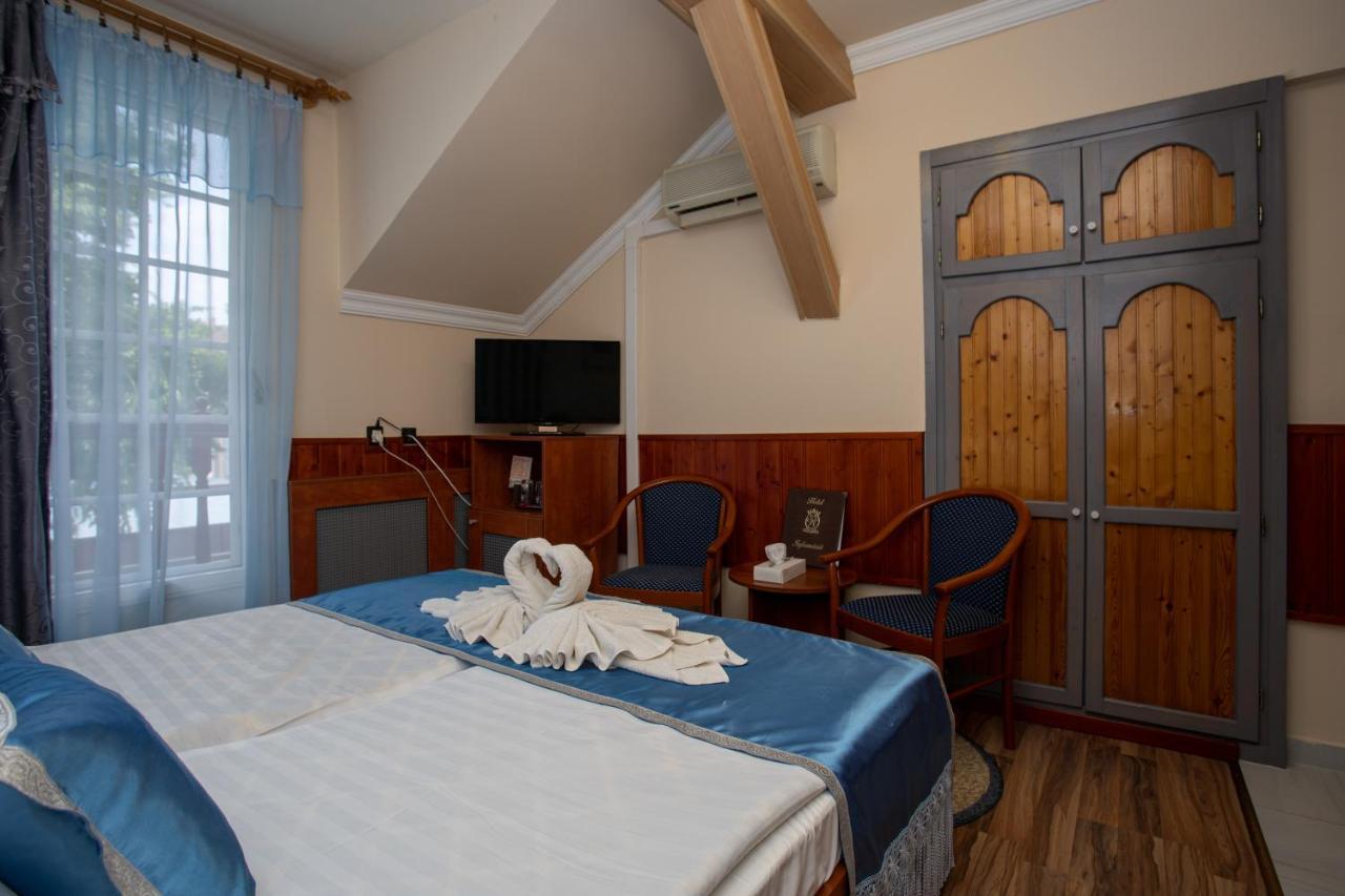 Illes Hotel Segedin Dış mekan fotoğraf