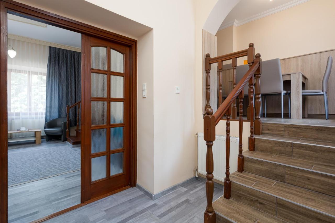 Illes Hotel Segedin Dış mekan fotoğraf