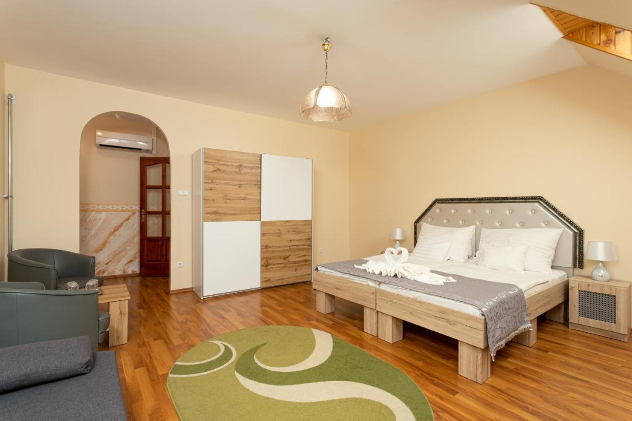 Illes Hotel Segedin Dış mekan fotoğraf