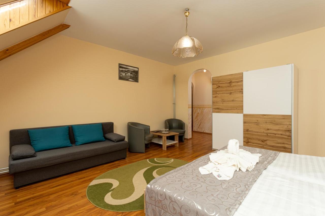 Illes Hotel Segedin Dış mekan fotoğraf