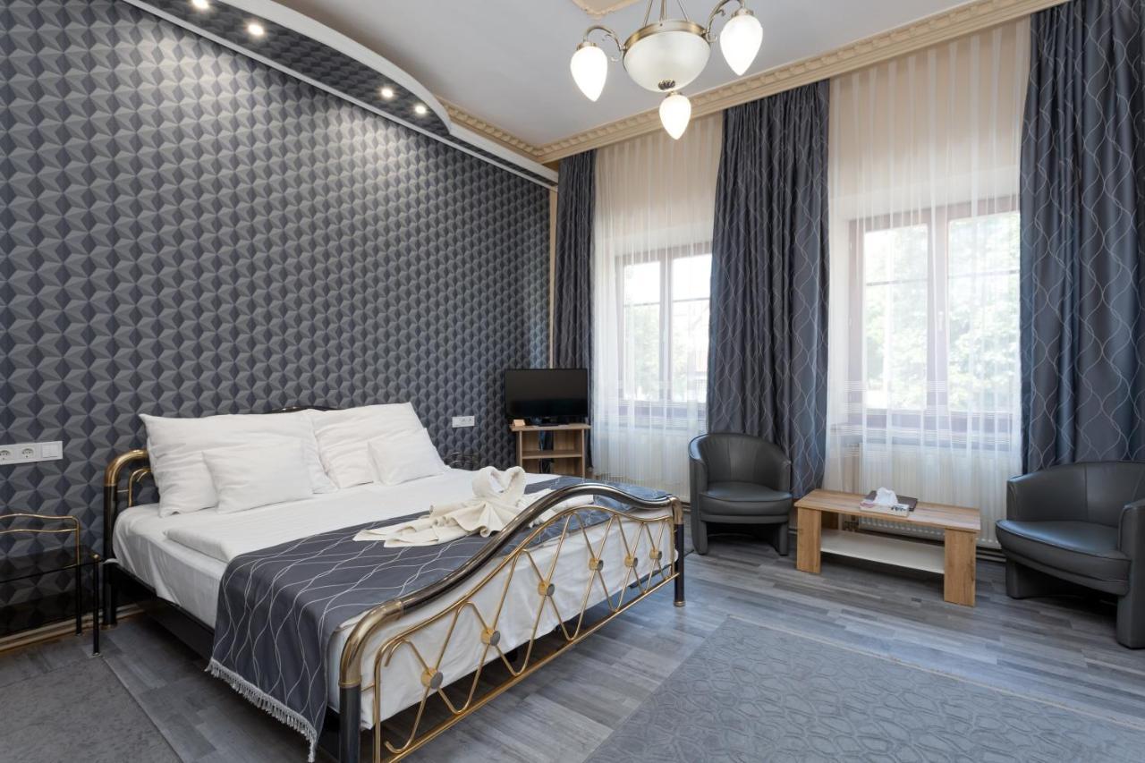 Illes Hotel Segedin Dış mekan fotoğraf