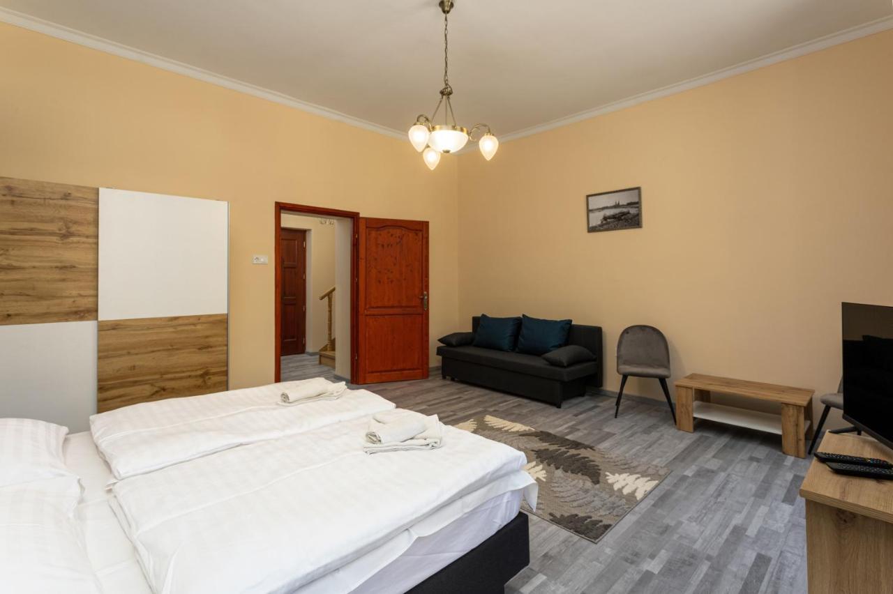 Illes Hotel Segedin Dış mekan fotoğraf